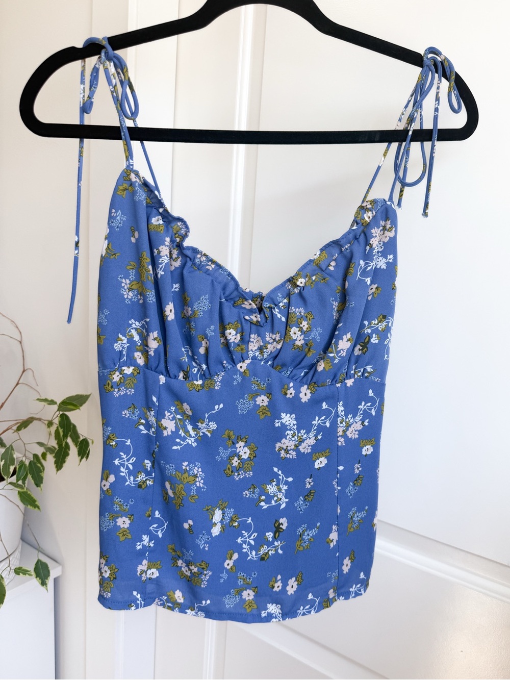 LITTLE MOUNTAIN Co Floral Tie Strap Cami